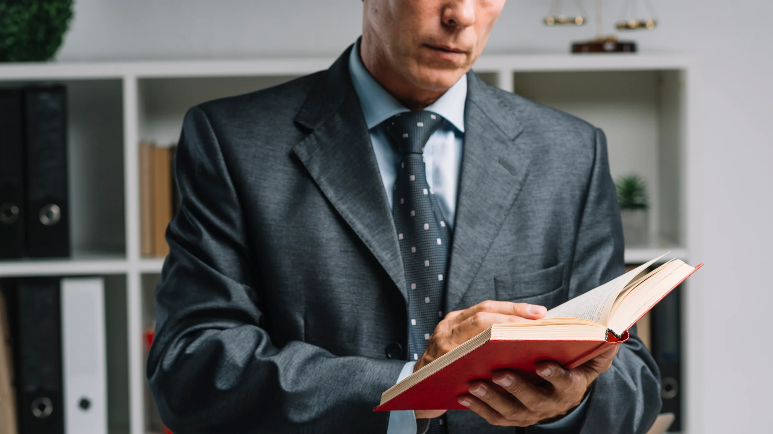 TOP 5 BOOKS SUCCESSFUL PEOPLE SHOULD READ